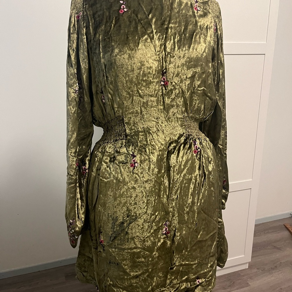Romantic Anthropologie olivine crushed velvet dress